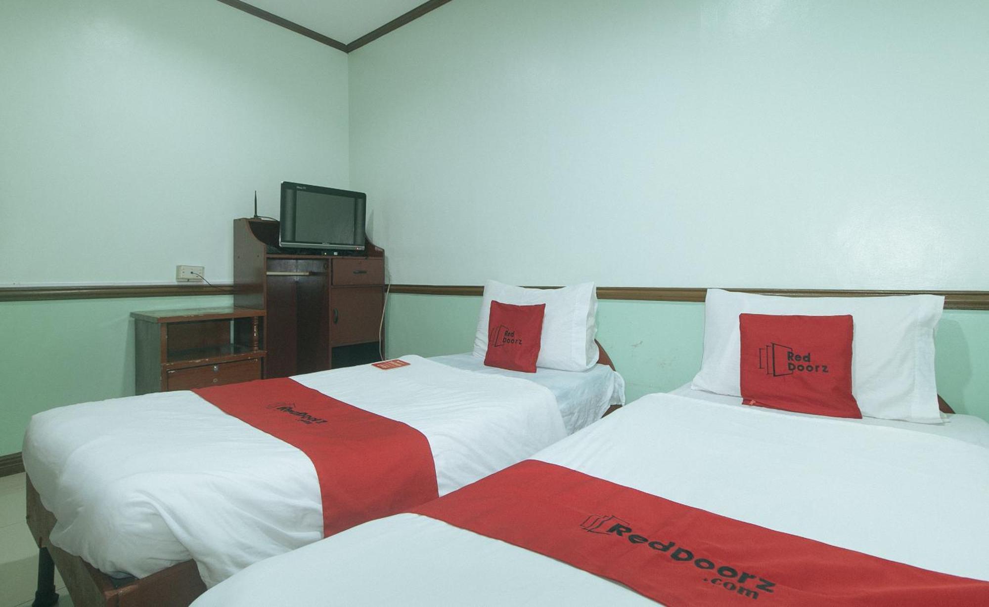 Reddoorz At Maanyag Pension House Mandaue Cebú Exterior foto