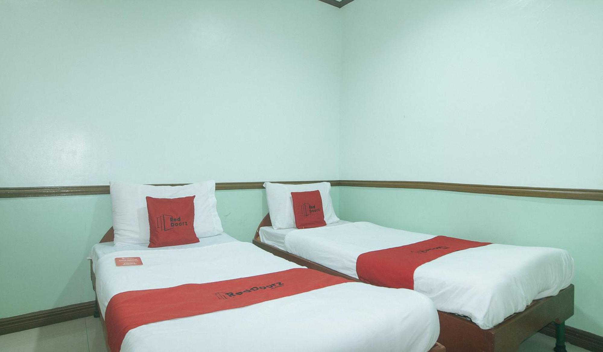 Reddoorz At Maanyag Pension House Mandaue Cebú Exterior foto