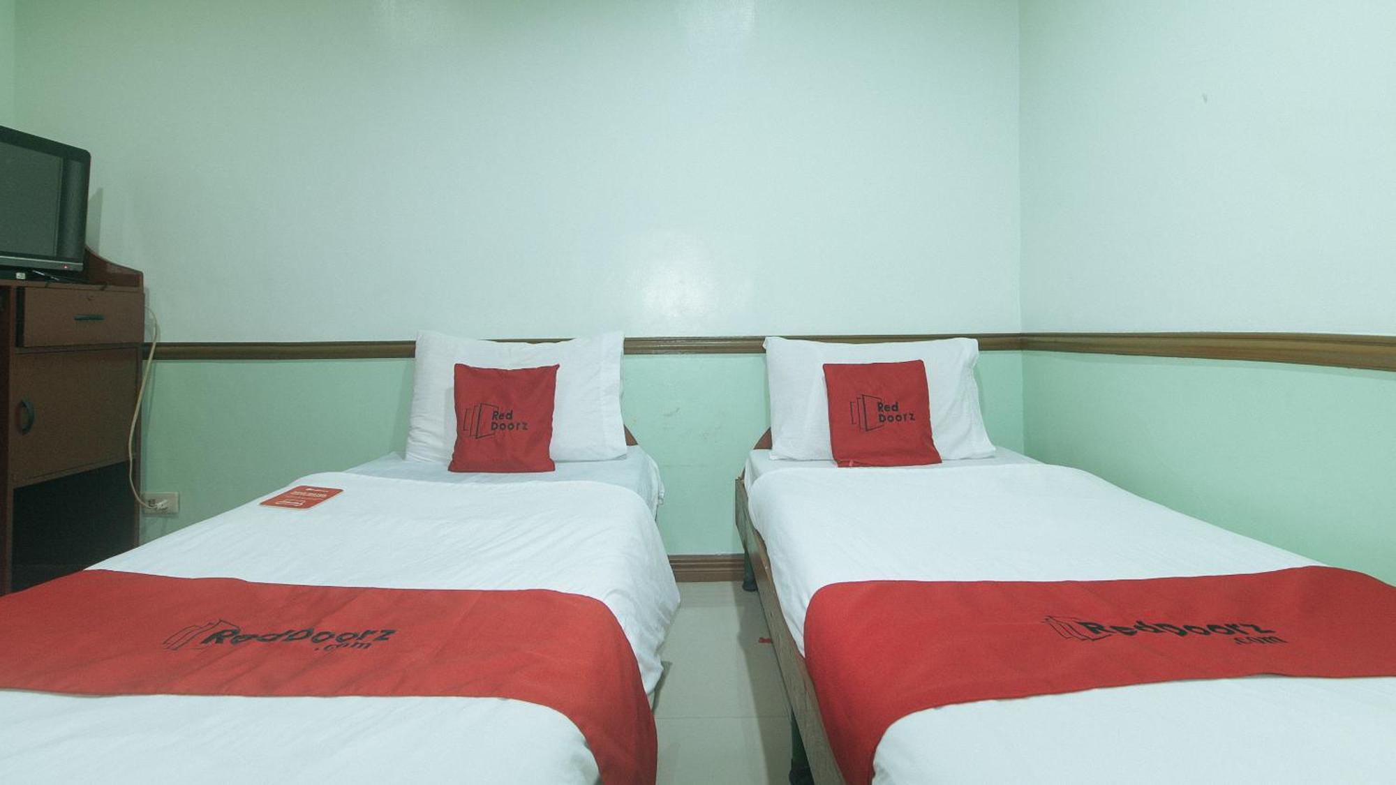 Reddoorz At Maanyag Pension House Mandaue Cebú Exterior foto